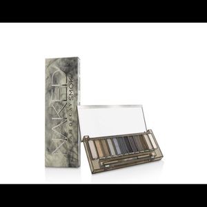 Urban Decay Naked Smoky eyeshadow palette
